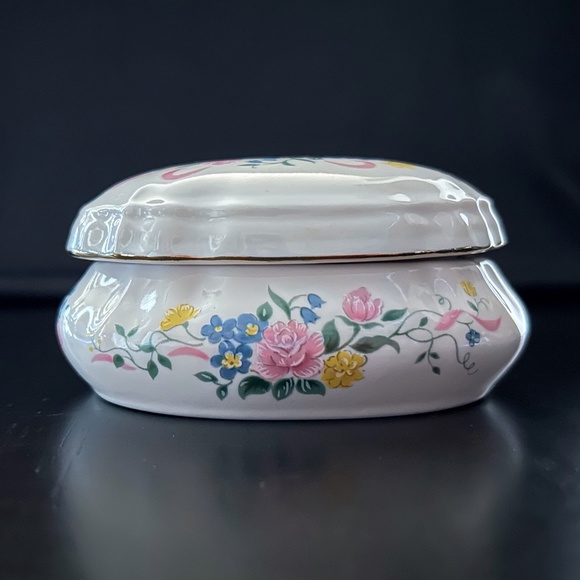 Heritage House Melodies Plays Some Enchanted Evening Porcelain Music Box Japan - Picture 1 of 7